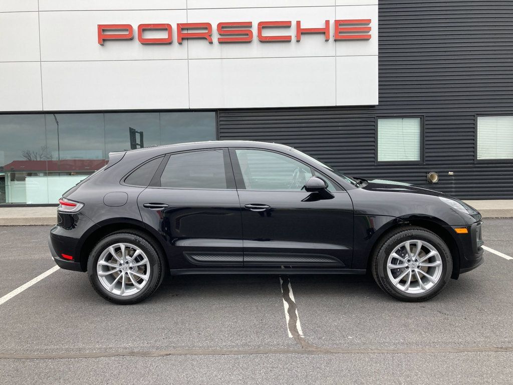 Used 2025 Porsche Macan AWD/4WD image 8