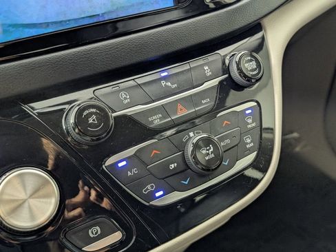 Used 2017 Chrysler Pacifica Touring-L image 20