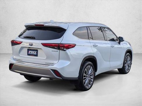 Used 2022 Toyota Highlander Platinum AWD/4WD image 5