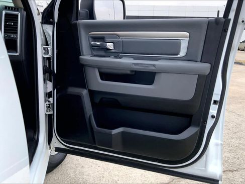 Used 2018 RAM 1500 Classic SLT image 20