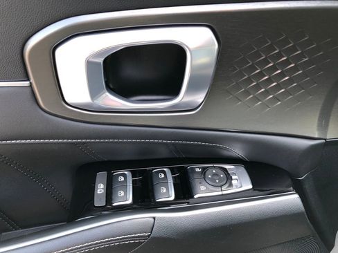 Used 2022 Kia Sorento SX image 12