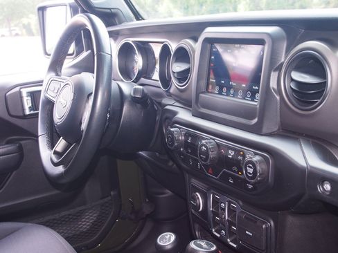 Used 2022 Jeep Wrangler Unlimited Sport AWD/4WD image 10
