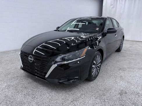 Used 2025 Nissan Altima 2.5 SV FWD image 5