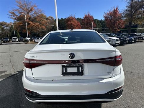 New 2025 Volkswagen Jetta SE image 4