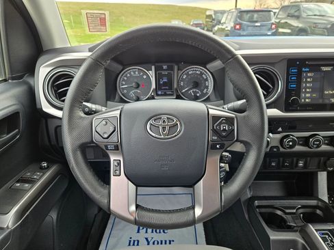 Used 2017 Toyota Tacoma SR5 w/ Tow Package image 18