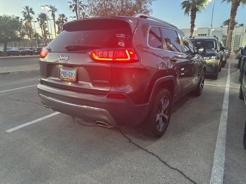 Used 2019 Jeep Cherokee Limited FWD image 3