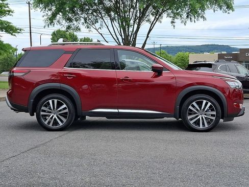 Used 2025 Nissan Pathfinder Platinum w/ Cargo Package AWD/4WD image 10