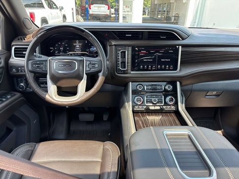 Used 2023 GMC Yukon XL Denali w/ Advanced Technology Package AWD/4WD image 10