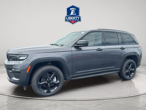 New 2025 Jeep Grand Cherokee Limited w/ Black Appearance Package AWD/4WD image 4