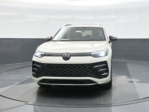 New 2026 Volkswagen Tiguan SE R-Line FWD image 2