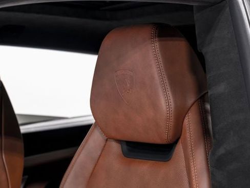 Used 2022 Lamborghini Urus image 20