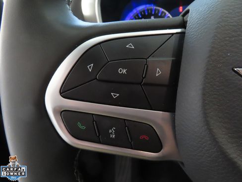 Used 2025 Chrysler Pacifica Select FWD image 14