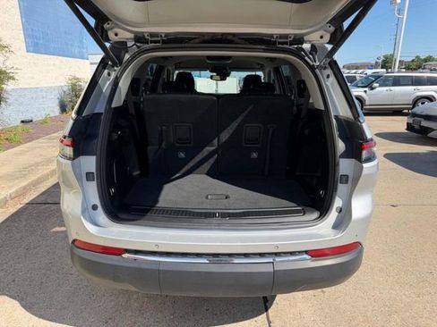 Used 2022 Jeep Grand Cherokee L Limited AWD/4WD image 5