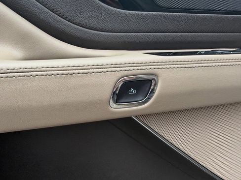 Used 2023 Lincoln Aviator Standard w/ Premium Package image 13