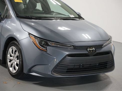 Certified 2025 Toyota Corolla LE FWD image 4