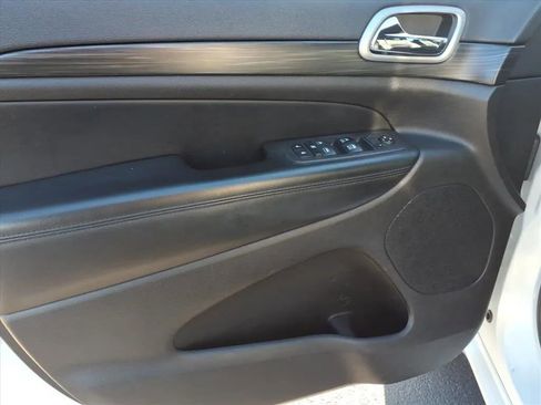 Used 2019 Jeep Grand Cherokee Altitude image 24