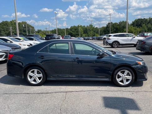 Used 2014 Toyota Camry SE FWD image 2