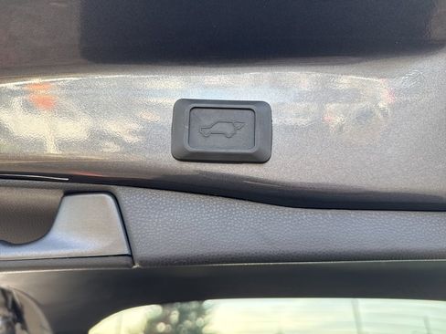 Used 2022 Toyota RAV4 SE w/ Convenience Package image 29