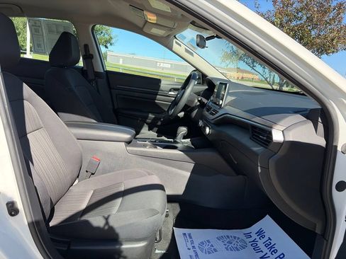 Used 2025 Nissan Altima 2.5 SV FWD image 24