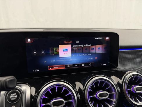 Used 2021 Mercedes-Benz GLB 250 4MATIC w/ Premium Package image 29