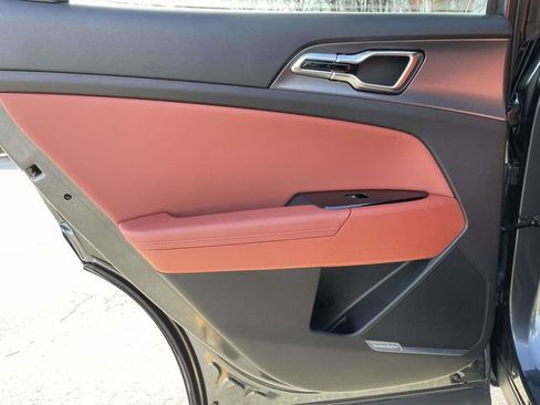 Used 2025 Kia Sportage SX image 16