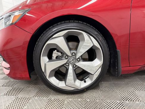 Used 2018 Honda Accord Touring image 12