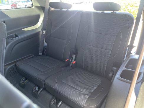 Used 2023 GMC Acadia SLE w/ Driver Convenience Package FWD image 38