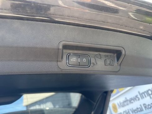 Used 2023 Ford Explorer XLT w/ Equipment Group 202A AWD/4WD image 18