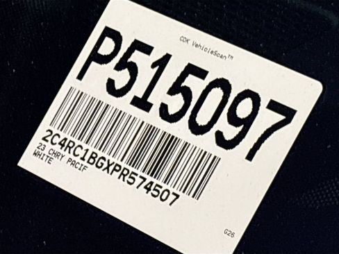 Used 2023 Chrysler Pacifica Touring-L FWD image 23