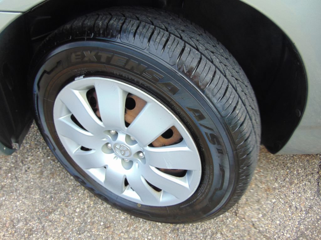 Used 2004 Toyota Corolla LE FWD image 25