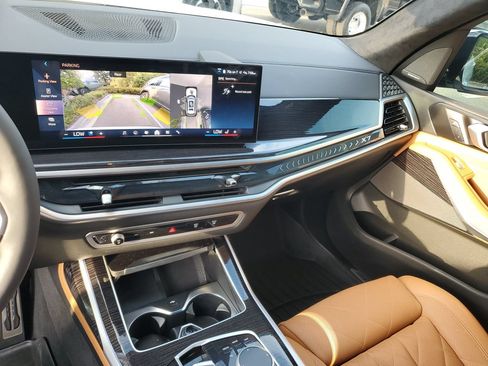 Used 2025 BMW X7 xDrive40i w/ M Sport Package AWD/4WD image 26