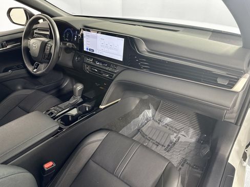 Used 2025 Toyota Camry XSE FWD image 28
