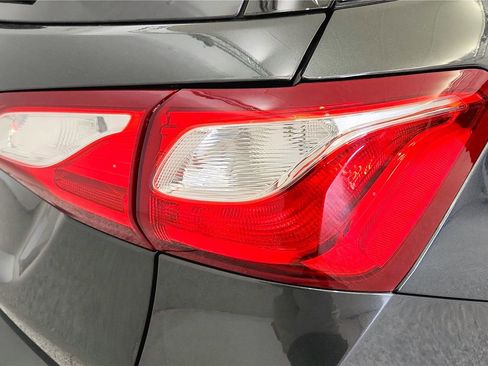 Used 2018 Chevrolet Equinox LT FWD image 15