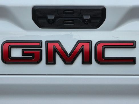 Used 2024 GMC Sierra 2500 AT4 w/ AT4 Premium Plus Package AWD/4WD image 39