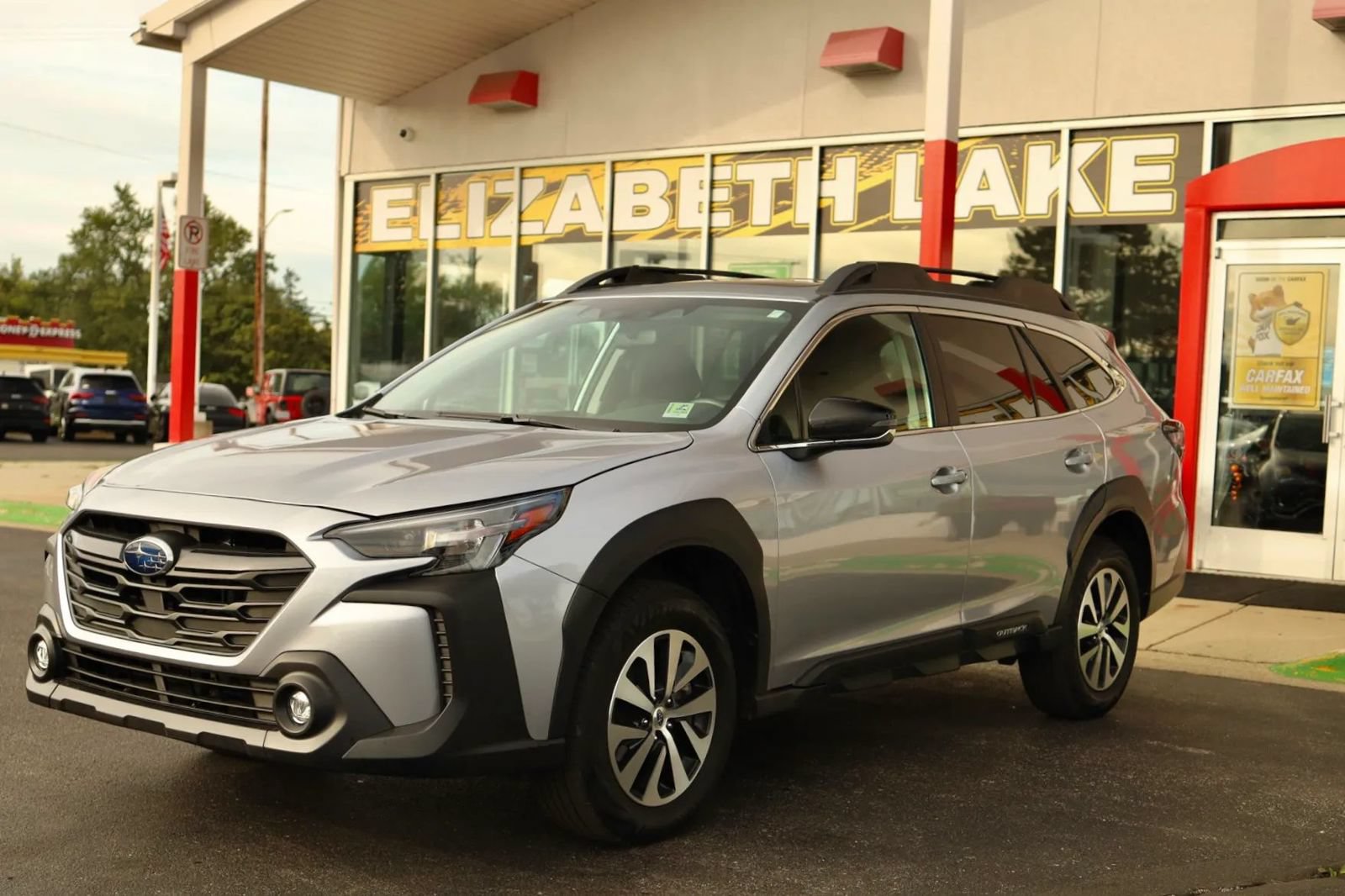 Used 2023 Subaru Outback Premium AWD/4WD image 1
