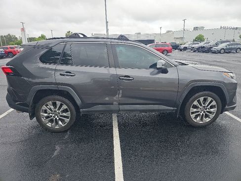 Used 2023 Toyota RAV4 XLE Premium FWD image 4