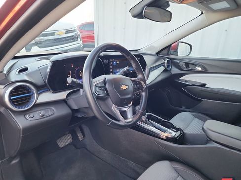 Used 2024 Chevrolet Trax LT w/ Driver Confidence Package image 14