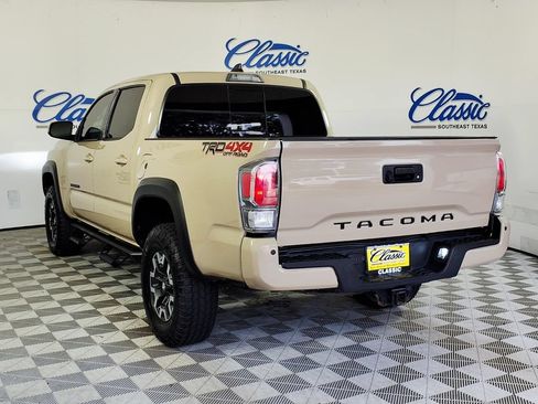 Used 2020 Toyota Tacoma TRD Off-Road w/ Advanced Technology Package AWD/4WD image 2