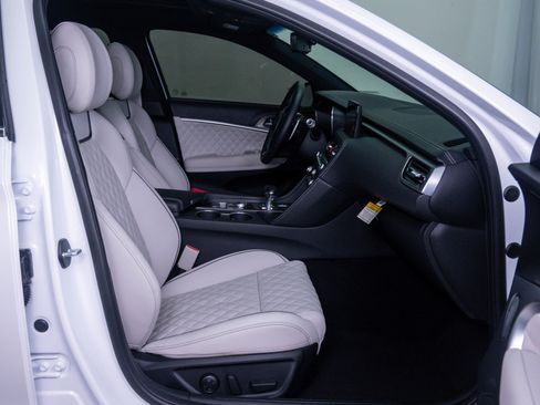 Used 2025 Genesis G70 3.3T Advanced image 10