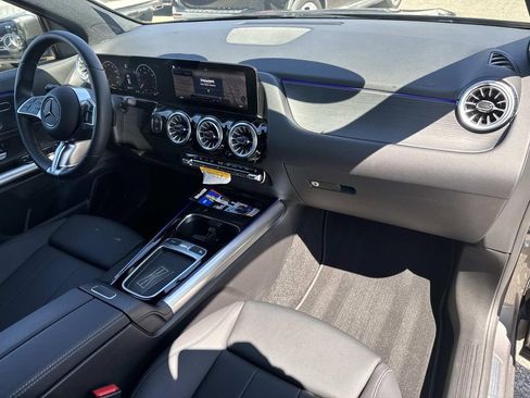 Used 2025 Mercedes-Benz GLA 250 image 12