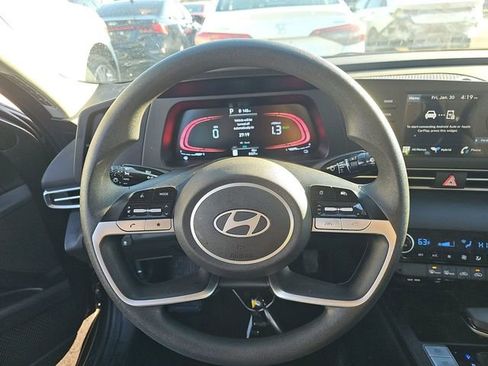 Used 2025 Hyundai Elantra Blue image 4