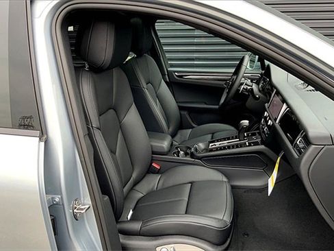 New 2025 Porsche Macan image 25