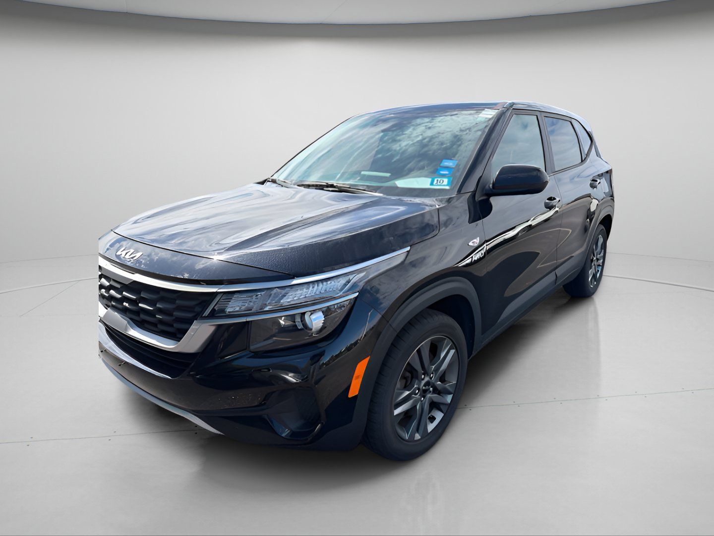 Used 2023 Kia Seltos LX AWD/4WD image 2