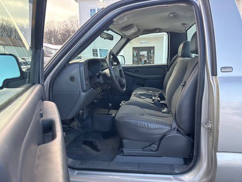 Used 2005 Chevrolet Silverado 2500 W/T w/ Snow Plow Prep Package image 9
