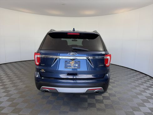 Used 2017 Ford Explorer XLT w/ Equipment Group 202A AWD/4WD image 10