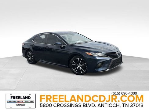 Used 2018 Toyota Camry SE w/ Convenience Package FWD image 1