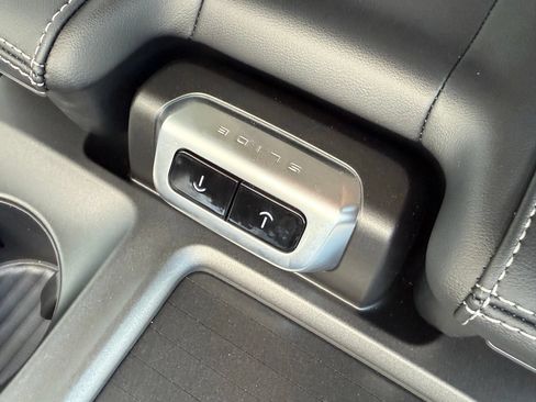 Used 2025 Ford Expedition Platinum AWD/4WD image 26