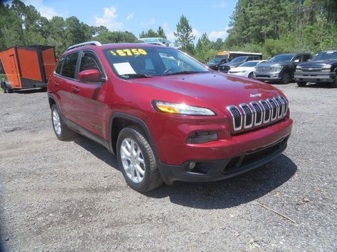 Used 2017 Jeep Cherokee Latitude w/ Safety/Convenience Group FWD image 4