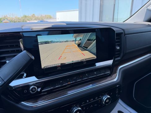 Used 2022 GMC Sierra 1500 Elevation AWD/4WD image 17