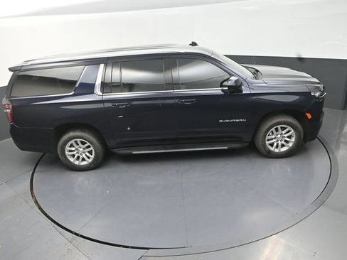 Used 2022 Chevrolet Suburban LT AWD/4WD image 31